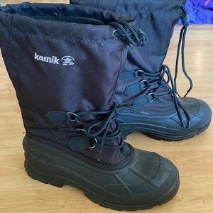 Never worn Men’s Kamik snow boots
